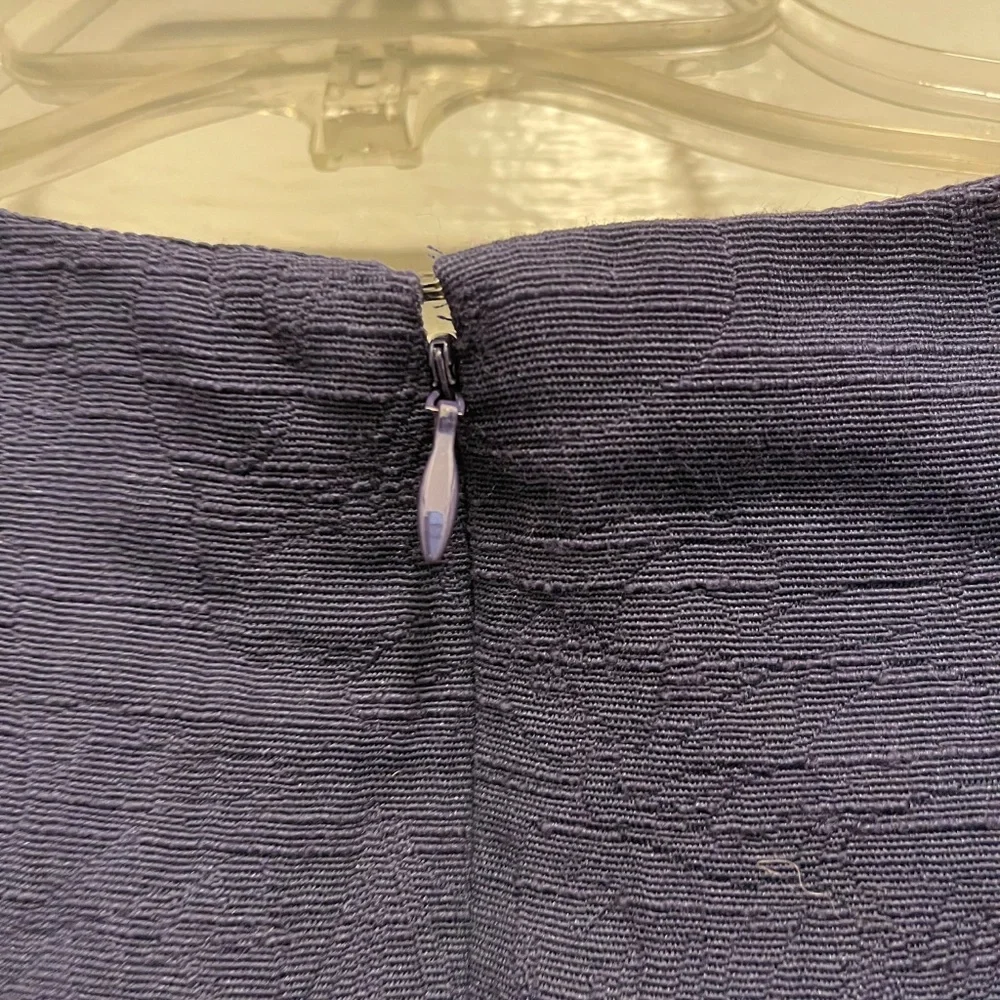 Banana Republic Navy Textured Peplum Shell Top - Picture 3 of 9